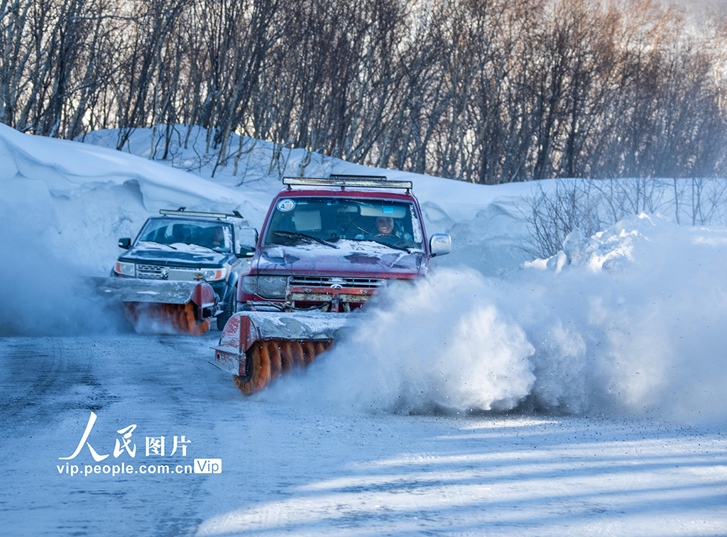 吉林延边：长白山景区清理积雪保畅通